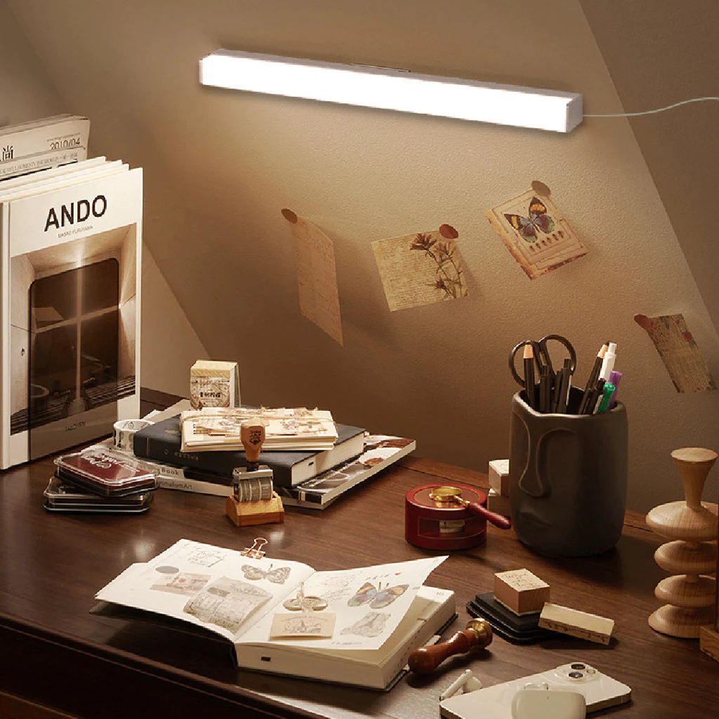 Kit com 2 luminárias LED inteligentes com sensor de movimento e recarregáveis por USB